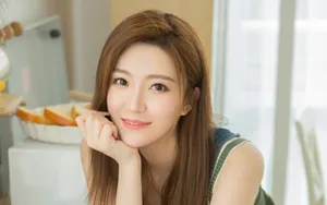 沙发上的性感美女图片_4