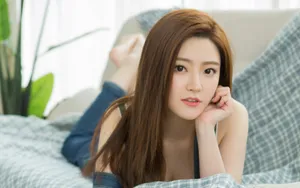 沙发上的性感美女图片_7