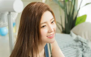 沙发上的性感美女图片_9