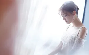 美女明星徐璐性感露肩装图片_2
