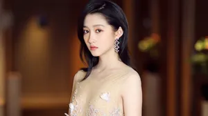 关晓彤肉色蕾丝裙图片_8