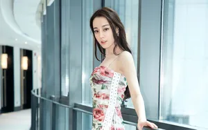 迪丽热巴吊带裙写真图片_2