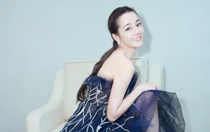 迪丽热巴性感露肩裙图片_4