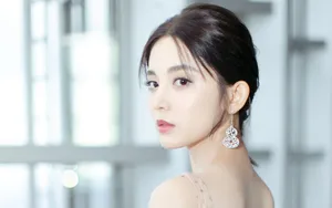 古力娜扎性感露背礼服图片_6