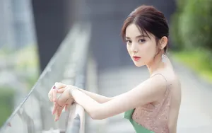 古力娜扎性感露背礼服图片_7