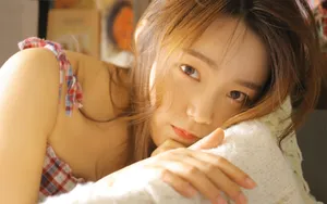 暖色清新美女图片壁纸_5