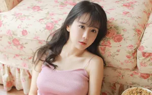 吊带美女清凉诱人图片