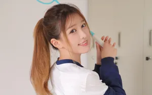 青春活力运动服美女图片壁纸_5