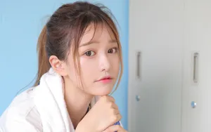 青春活力运动服美女图片壁纸_6