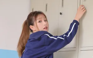青春活力运动服美女图片壁纸_9