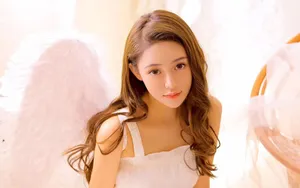 大眼黄色系美女图片_2