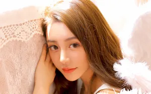 大眼黄色系美女图片_8