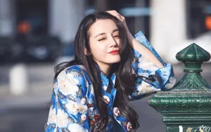 美女动人的迪丽热巴街拍图片_3