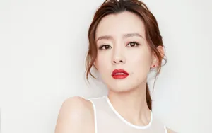 周奇奇红唇图片壁纸_3