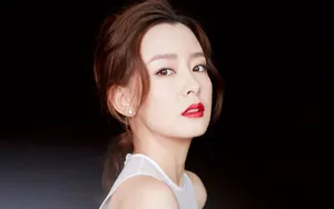周奇奇红唇图片壁纸_5
