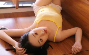 日本黄色暖色美女图片