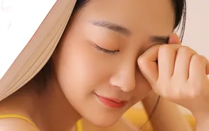 日本黄色暖色美女图片_2