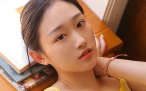 日本黄色暖色美女图片_4