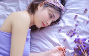 蓝色调混血美女图片_2
