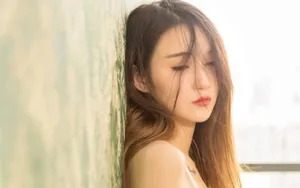 纹身美女吊带裙图片壁纸_2