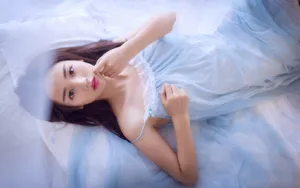 性感睡衣美女图片壁纸_5