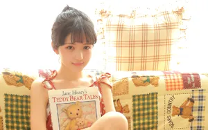 黄色调吊带裙性感小美女图片_5