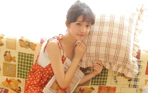 黄色调吊带裙性感小美女图片_6
