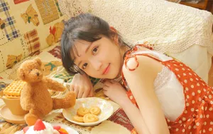 黄色调吊带裙性感小美女图片_12