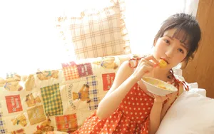黄色调吊带裙性感小美女图片_13