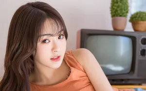 黄色系长发甜美美女图片壁纸_9