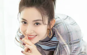古力娜扎甜美桌面壁纸