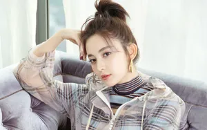 古力娜扎甜美桌面壁纸_6