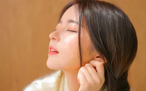 清纯长相甜美的学生妹写真图片_5