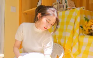 清纯长相甜美的学生妹写真图片_7