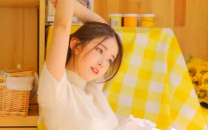 清纯长相甜美的学生妹写真图片_10