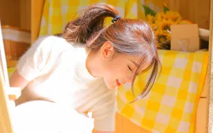 清纯长相甜美的学生妹写真图片_11