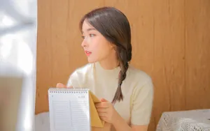 清纯长相甜美的学生妹写真图片_13