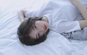 短发美女清新生活照图片