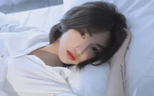 短发美女清新生活照图片_8