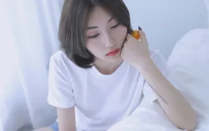 短发美女清新生活照图片_9