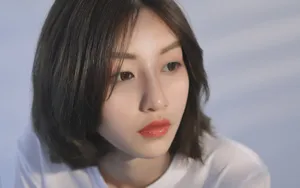 短发美女清新生活照图片_10