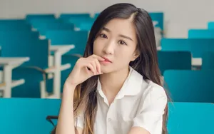 长发养眼女大学生妹美女生活照图片_5