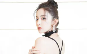 古力娜扎性感露背礼服图片壁纸_2