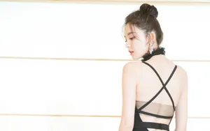 古力娜扎性感露背礼服图片壁纸_3