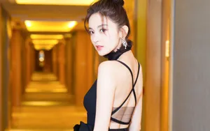古力娜扎性感露背礼服图片壁纸_9