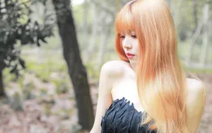 性感白嫩美女户外图片壁纸_4