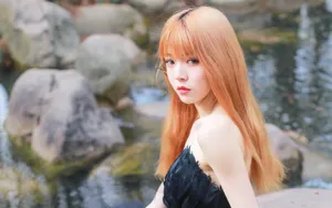 性感白嫩美女户外图片壁纸_5