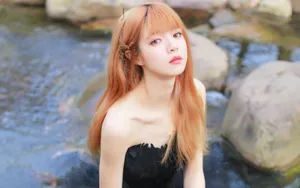性感白嫩美女户外图片壁纸_6