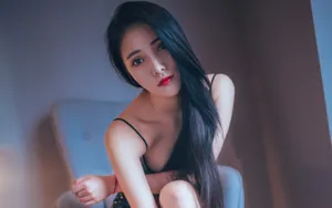 性感长发美女短裙图片_3