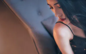 性感长发美女短裙图片_4